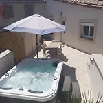 Le Logis Du Moulin Avec Jacuzzi, A 800m De La Cite Medievale Holiday home *