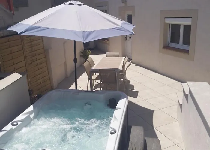Le Logis Du Moulin Avec Jacuzzi, A 800m De La Cite Medievale Holiday home *